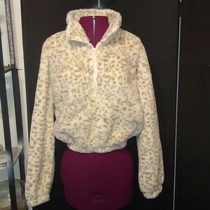 SHEIN Cropped Fleece